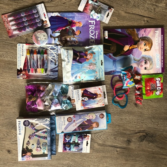 Frozen gift lot!!! - Picture 2 of 7